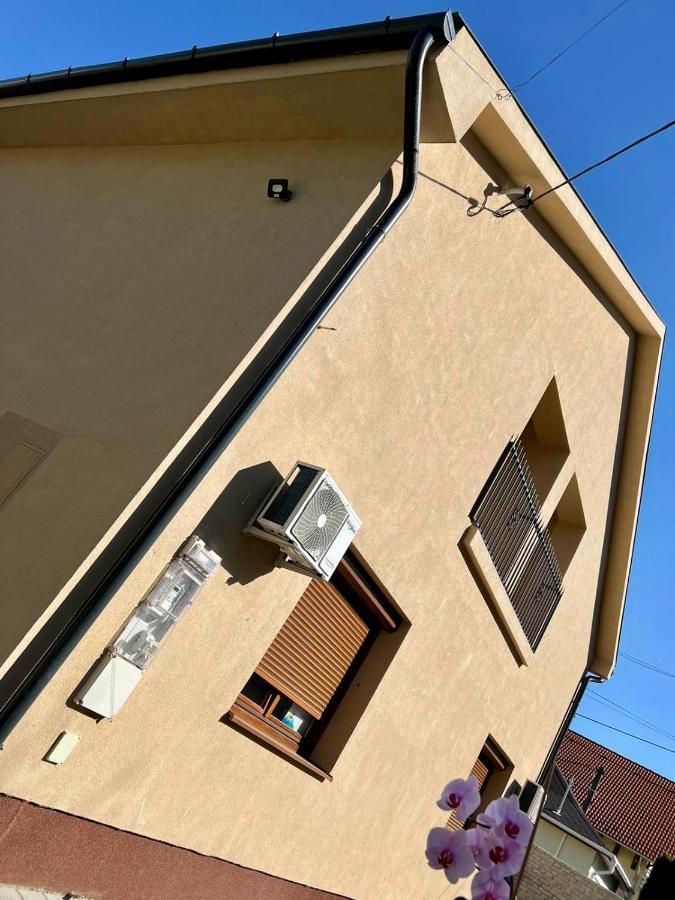 Zsuzsa Apartman Hajduszoboszlo Luaran gambar