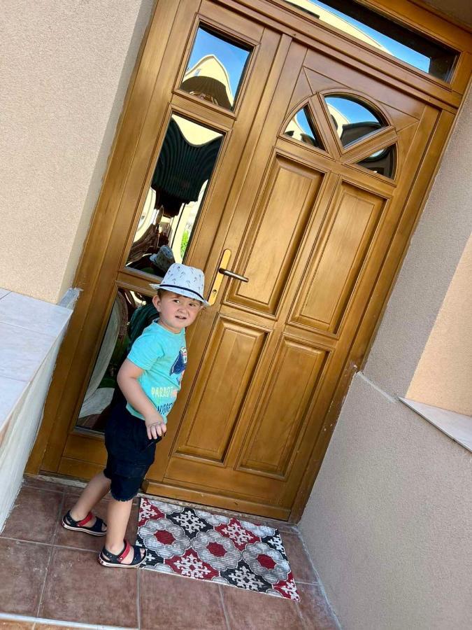 Zsuzsa Apartman Hajduszoboszlo Luaran gambar