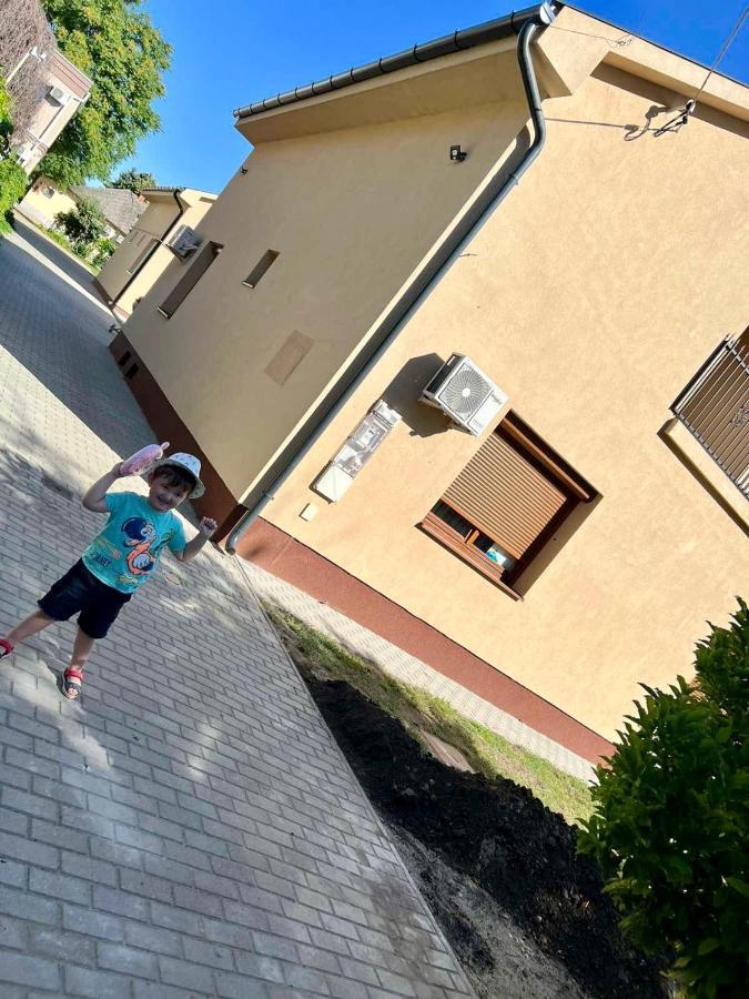 Zsuzsa Apartman Hajduszoboszlo Luaran gambar