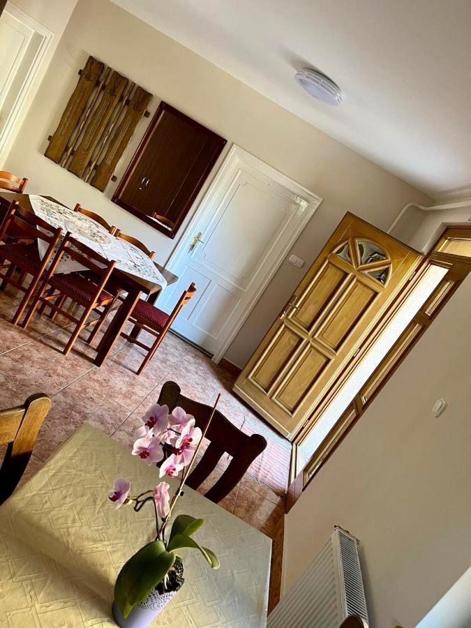 Zsuzsa Apartman Hajduszoboszlo Luaran gambar